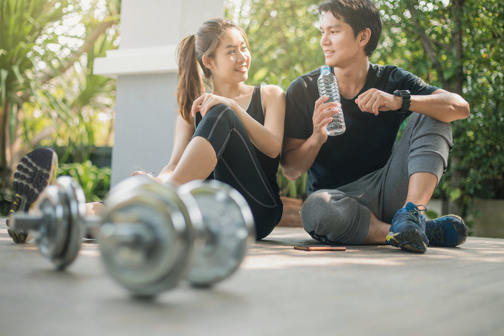 Обычно занимаемся. Молодая пара фитнес. Couple Happy Fitness. Asian couple Fitness. Goodyfeed host.